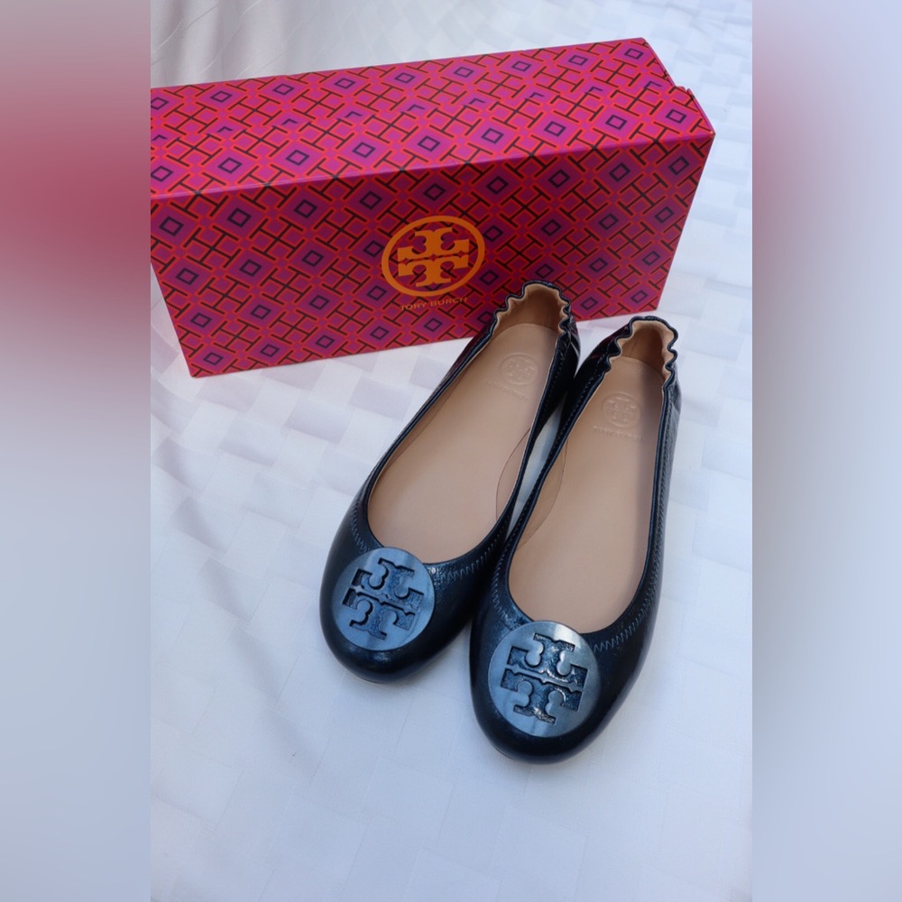 NEW Tory Burch Minnie Travel ballet  with logo/ smooth metallic. True navy